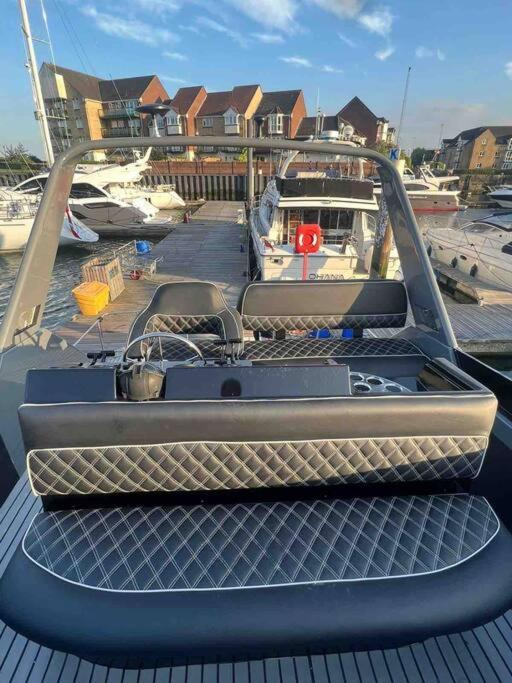 Yacht "X" - 44 Foot Modern Yacht On 5 Star Ocean Village Marina - Minutes Away From City Centre And Cruise Terminals, Free Parking ,Spa Package Available! Саутгемптон Экстерьер фото