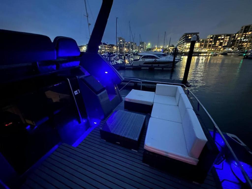 Yacht "X" - 44 Foot Modern Yacht On 5 Star Ocean Village Marina - Minutes Away From City Centre And Cruise Terminals, Free Parking ,Spa Package Available! Саутгемптон Экстерьер фото