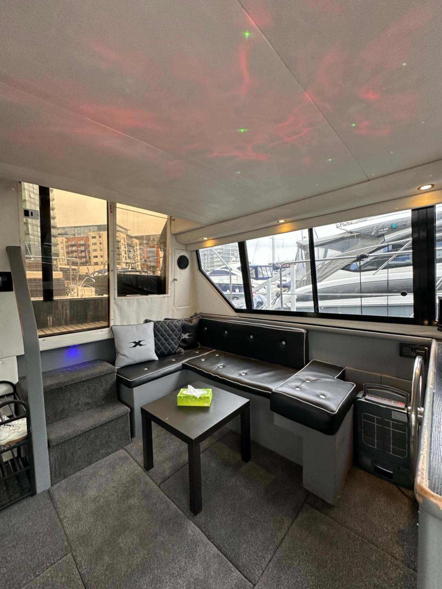 Yacht "X" - 44 Foot Modern Yacht On 5 Star Ocean Village Marina - Minutes Away From City Centre And Cruise Terminals, Free Parking ,Spa Package Available! Саутгемптон Экстерьер фото