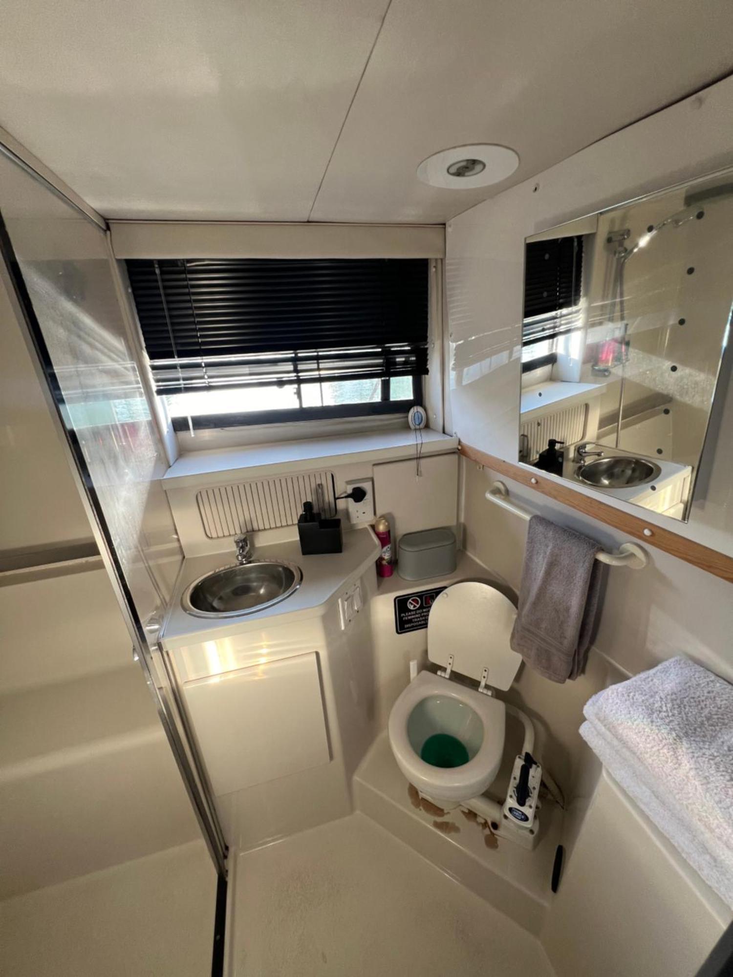 Yacht "X" - 44 Foot Modern Yacht On 5 Star Ocean Village Marina - Minutes Away From City Centre And Cruise Terminals, Free Parking ,Spa Package Available! Саутгемптон Экстерьер фото